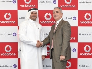 Mohamed Al-Sadah, Chief Administration Officer, Vodafone Qatar, and Henrique do Vale, CSO Qatar Alcatel-Lucent