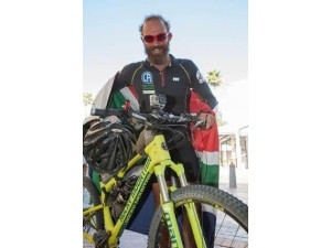 Ivan Zimmermann just arrived in Cape Town from his Tour d'Afrique journey from Cairo to Cape Town - a gruelling 12000km journey across Africa.